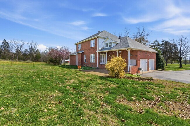Building Photo - 1.25 ACRES IN THE GLADE! - 4 Bed, 3.5 Bath, 3250 sqft Home in Mt. Juliet (Gladeville)