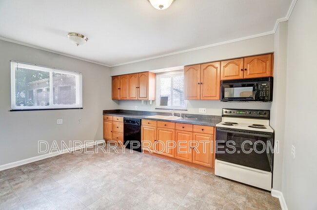 Building Photo - 1133 N Byrne Rd