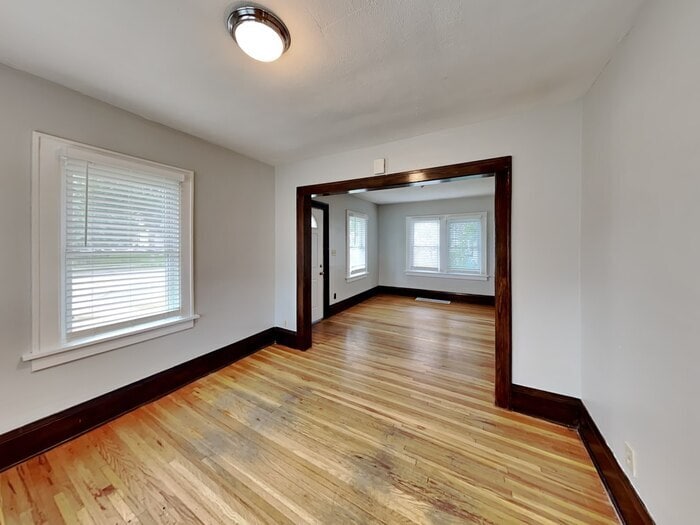 Building Photo - 2504 E 42nd St