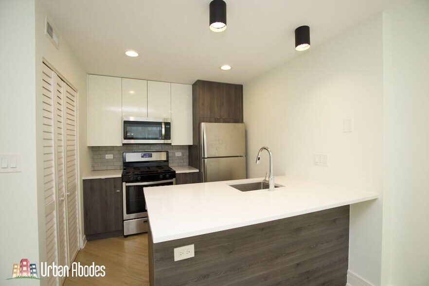 Building Photo - 935 W Grace St