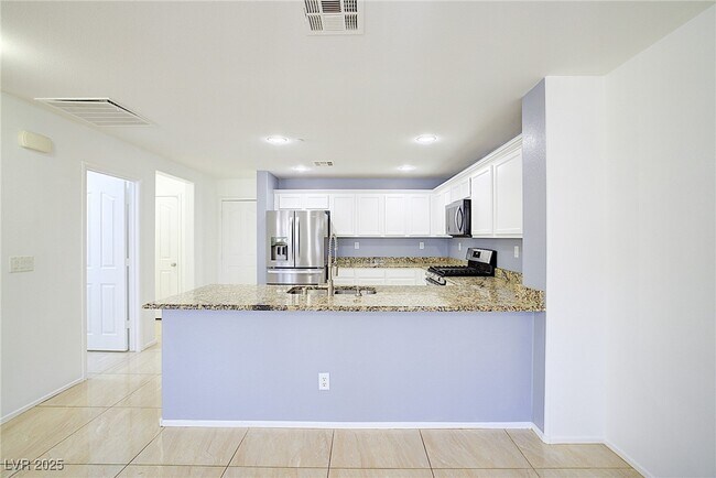 Building Photo - 2120 Waterlily View St