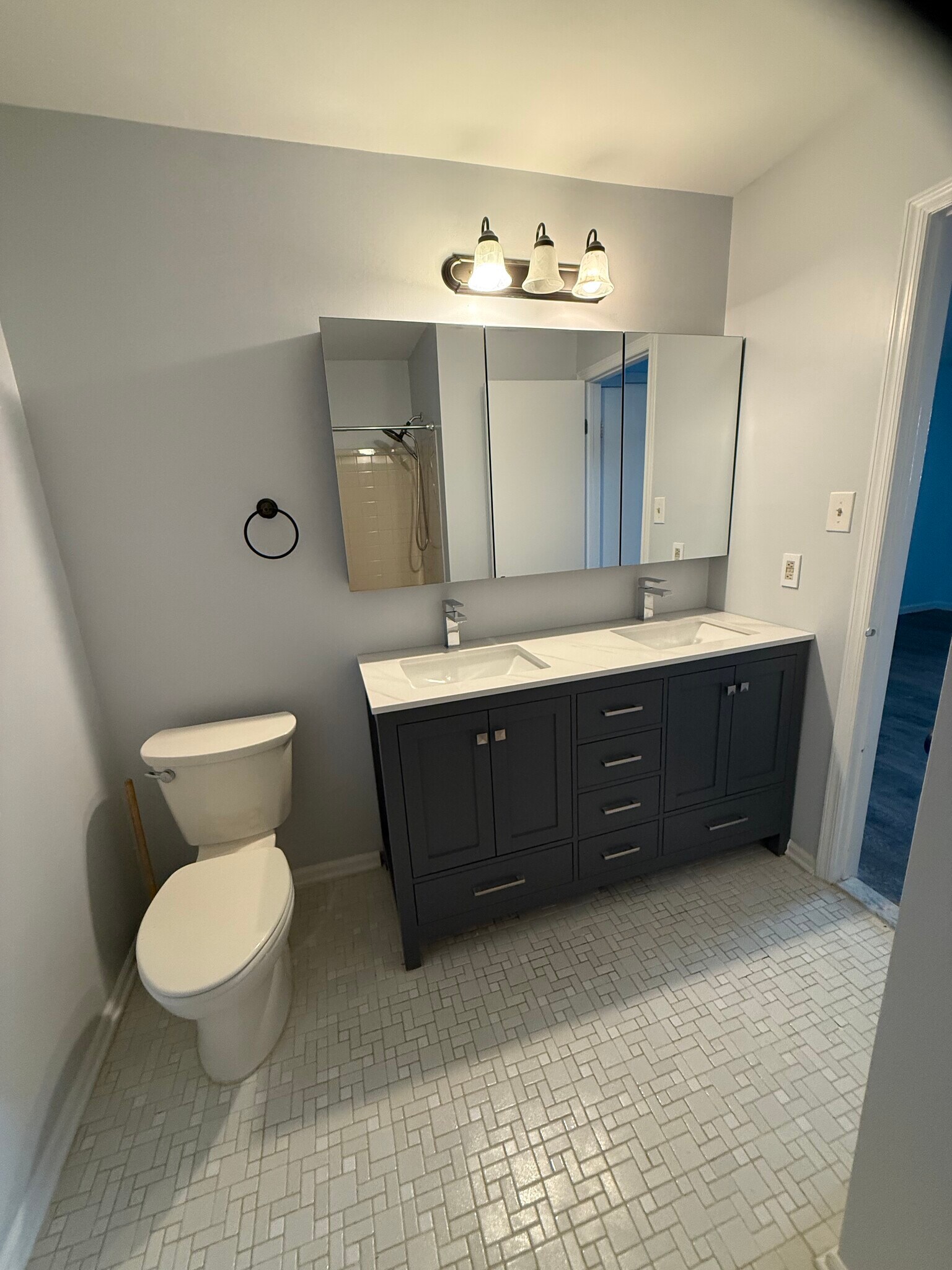 Building Photo - 713 Pinehurst Ct