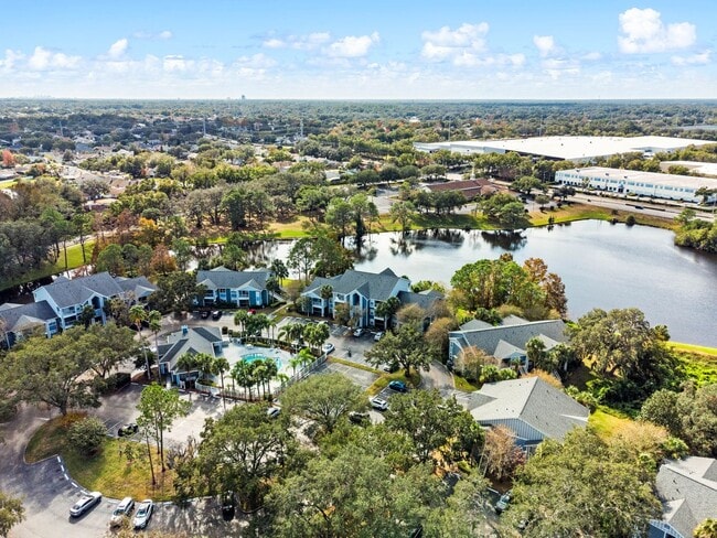 Building Photo - Beautiful LAKEFRONT Condo in Lake Mary ~ New Kitchen, New Flooring, Gated Community!
