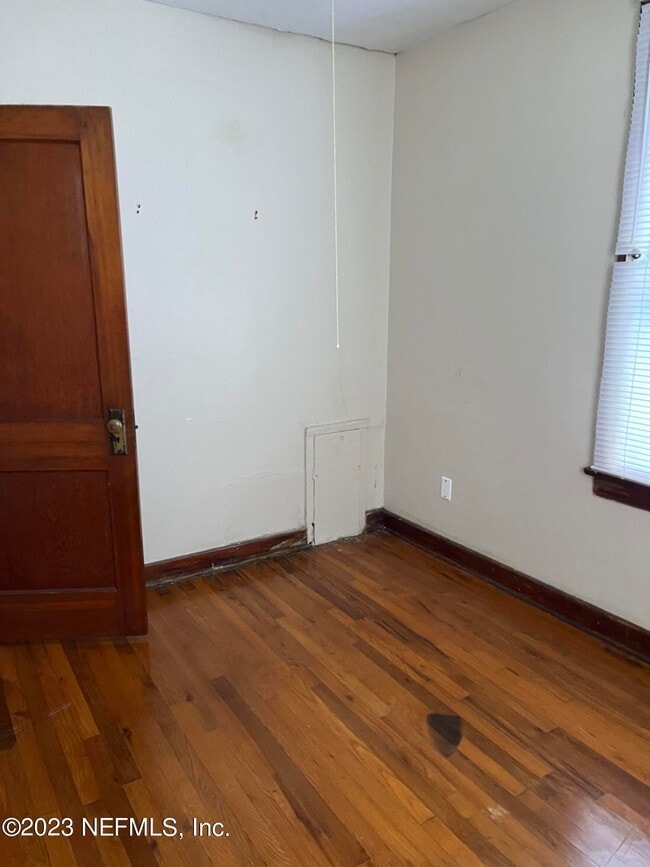 Building Photo - 825 Goodwin St