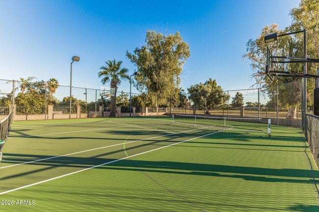 Building Photo - 5821 E Cactus Rd