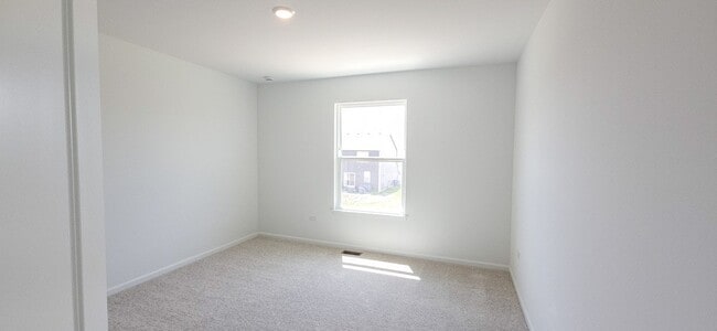 Building Photo - 8487 Redmond St