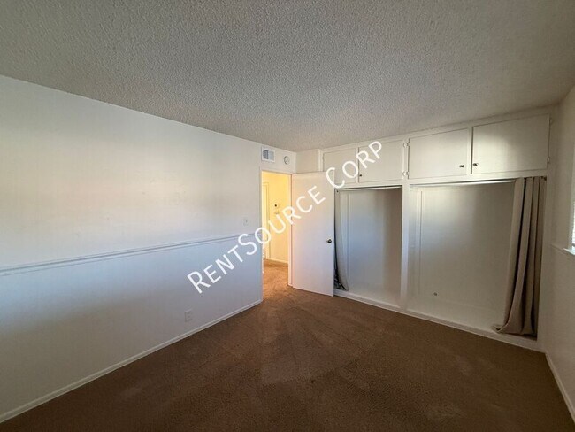 Building Photo - 44415 Lowtree Ave