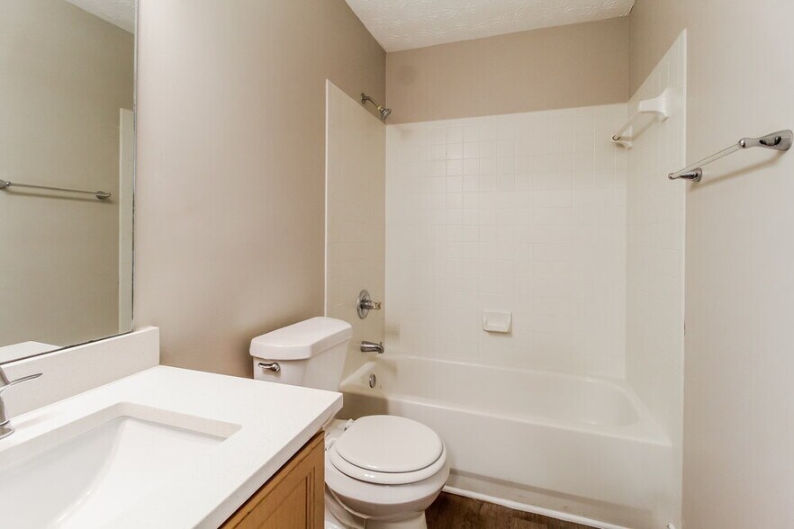 Building Photo - 2098 Sugar Creek Falls Ct