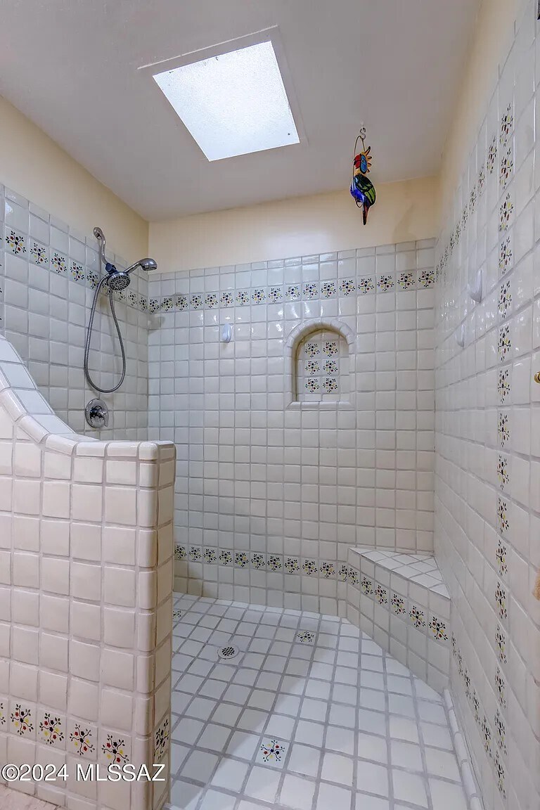 Building Photo - 5634 N Calle de la Reina