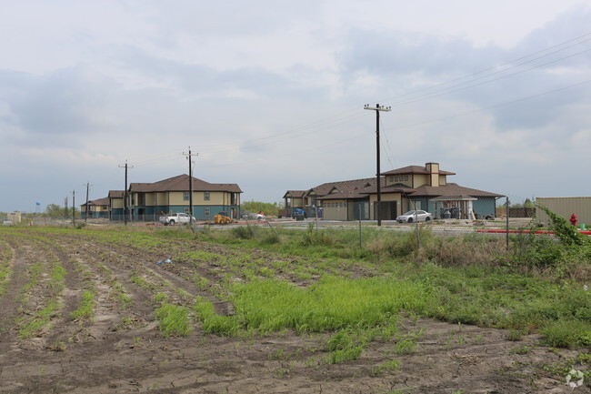 Building Photo - The Glades of Gregory