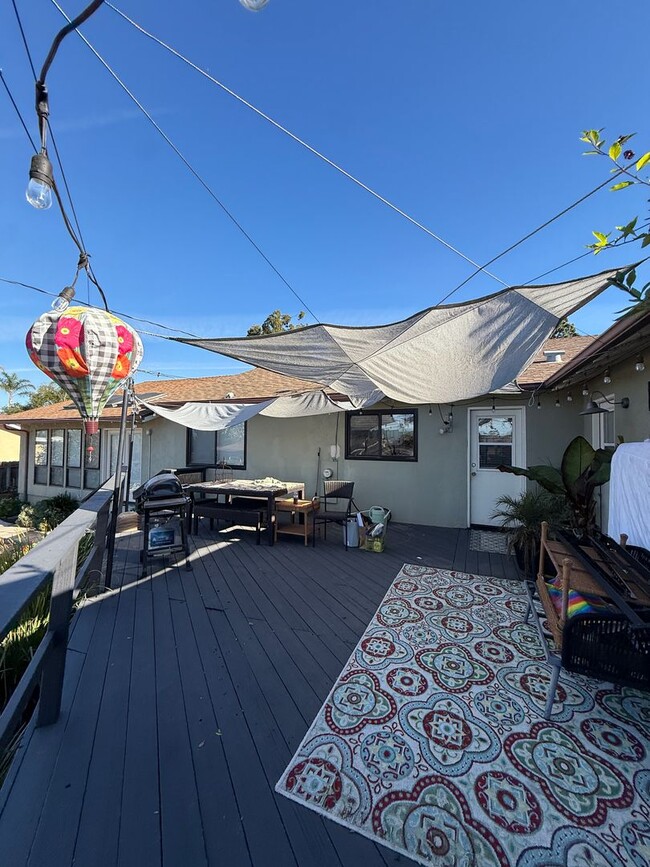 Building Photo - Stunning Fully Furnished 3 Bed-3 Bath Home with Den - Over 2300 Sq Ft.