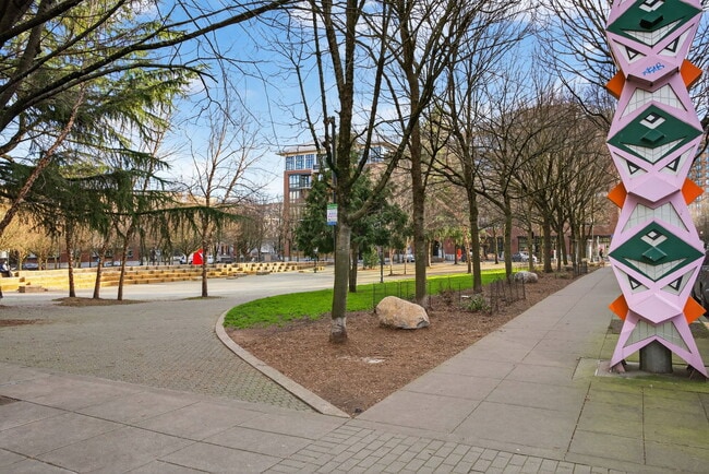 Building Photo - 1001 NW Lovejoy St