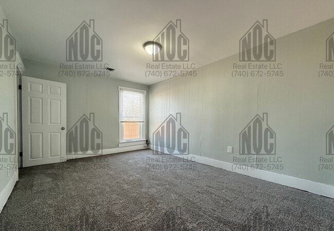 Building Photo - 1236 1/2-1236 1/2 E Locust St