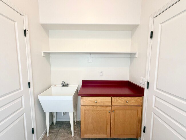 Building Photo - Great home in 55+ community