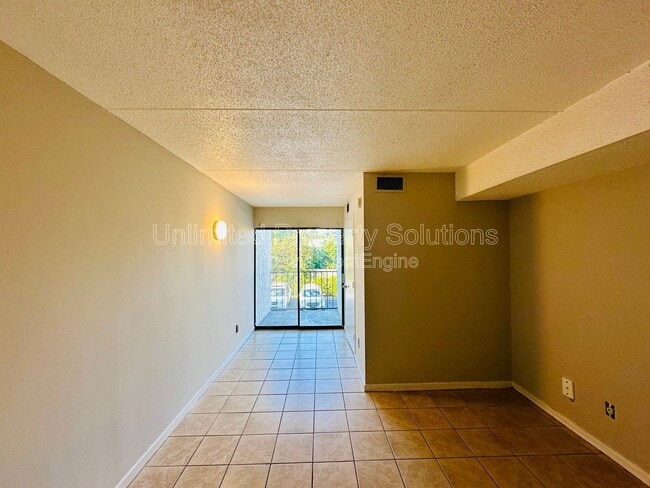 Building Photo - 456 Racine Dr