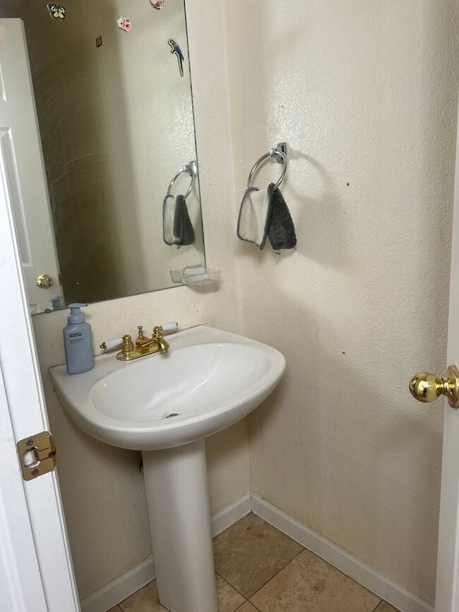 Building Photo - 3 bedroom single family home for rent in Thornton!