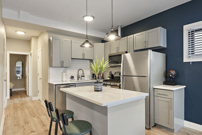 Building Photo - 1009 Front St