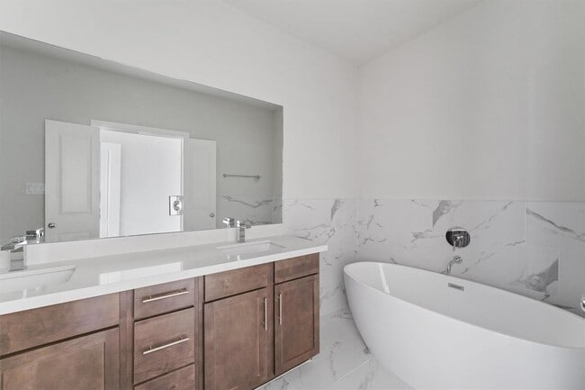 Building Photo - 5914 Haring Ln