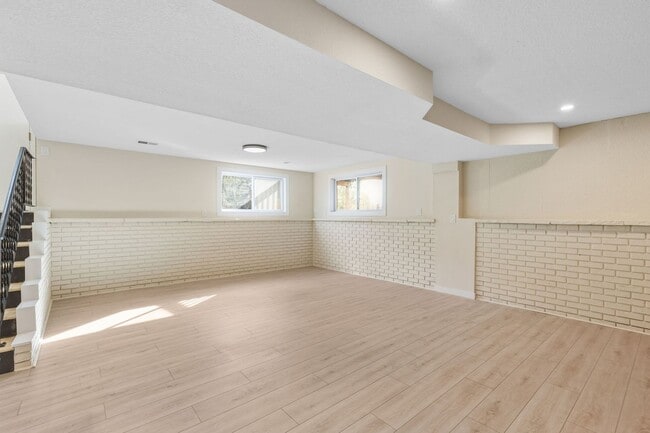 Building Photo - Bright & Beautiful Foothills Home Just Minutes from Downtown Boulder