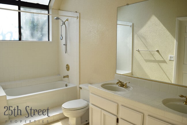 Building Photo - 5428 Ventana Pl