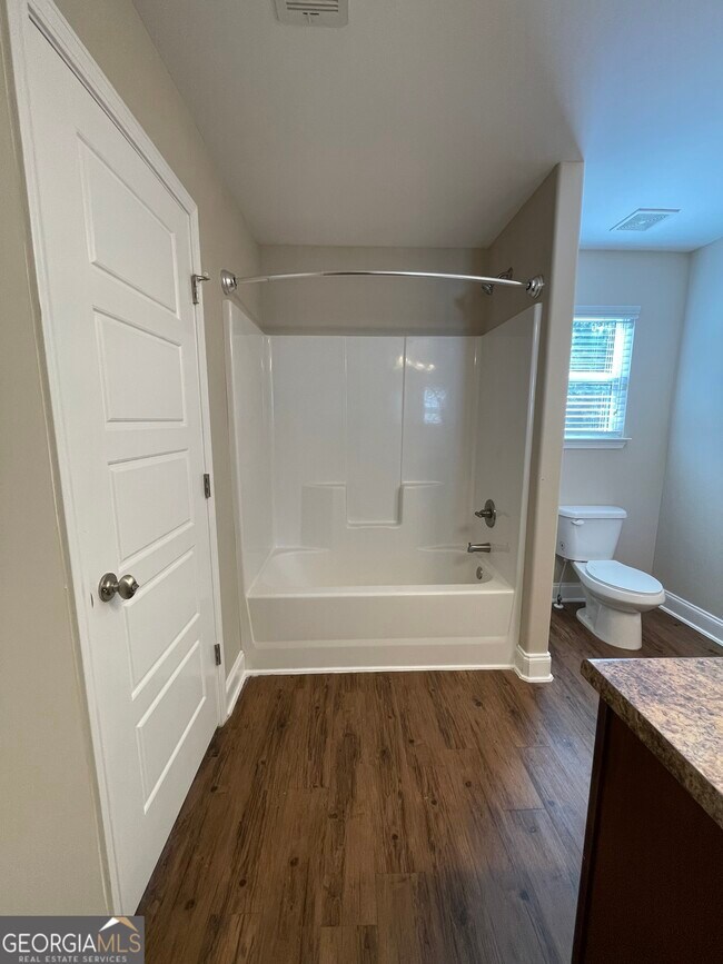 Building Photo - 495 Kirkland Dr