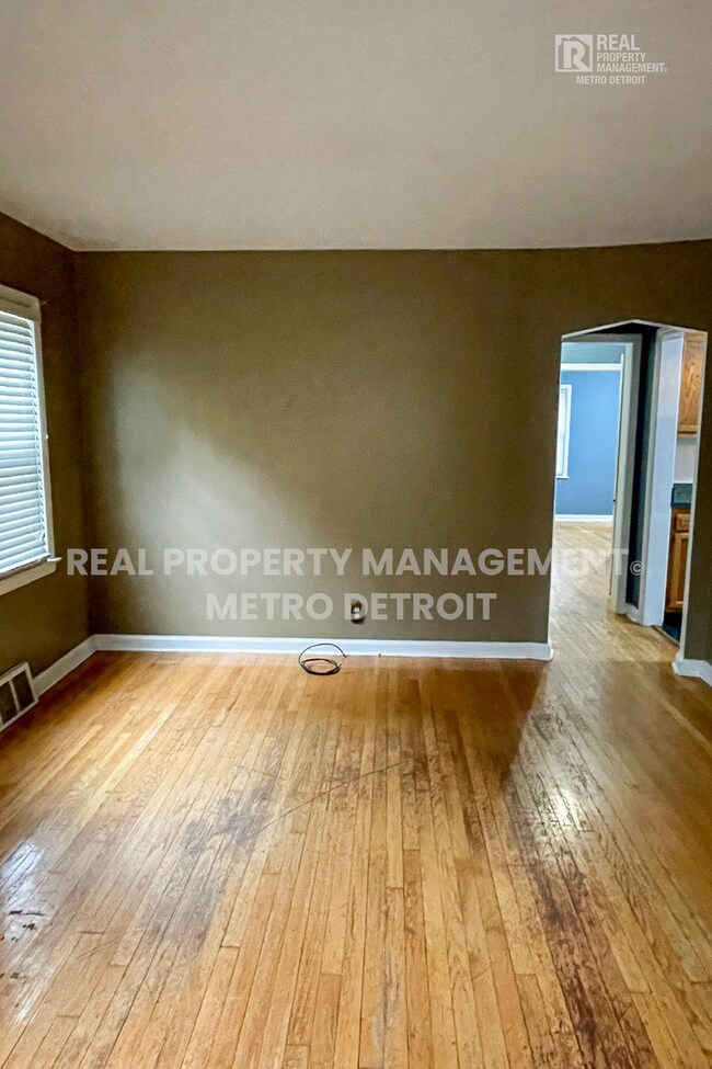 Building Photo - LEASE TODAY and SAVE!!