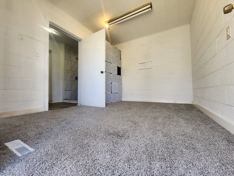 Main level bonus room - 209 West Ave S