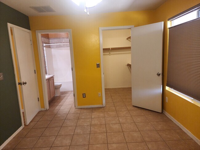 Building Photo - 9728 E Vendela St