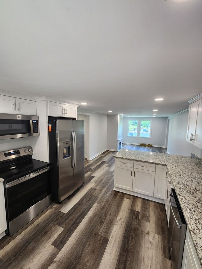 Building Photo - Apex-Durham /3BR Jordan Lake House