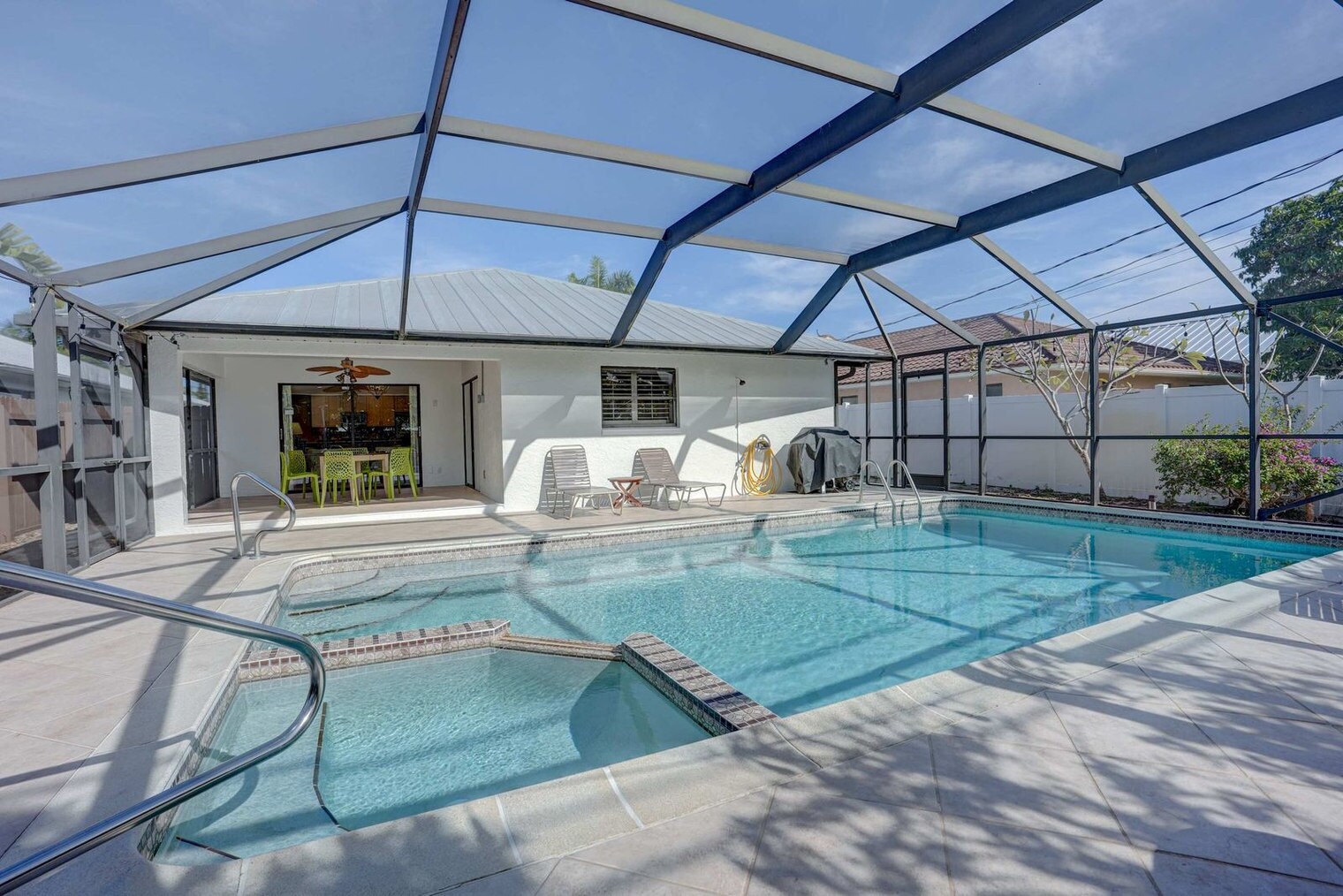 Building Photo - 669 107th Ave N