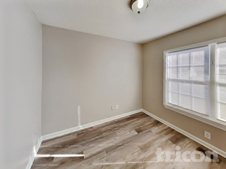 Building Photo - 818 Lusterleaf Pl