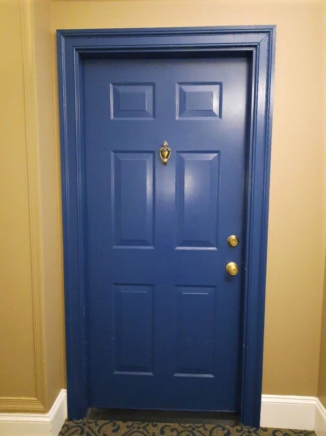 Building Photo - 1BR Condo in Upscale Highview. Enjoy Resor...