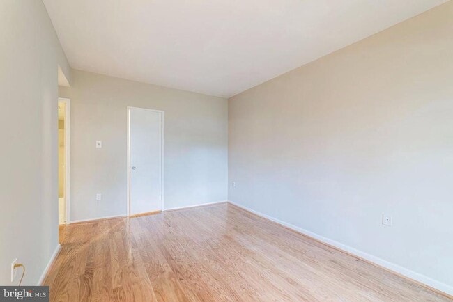 Building Photo - 7938 Bentley Village Dr