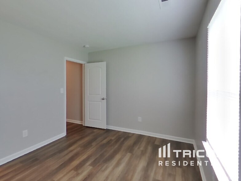 Building Photo - 10707 Tedder Lake Dr