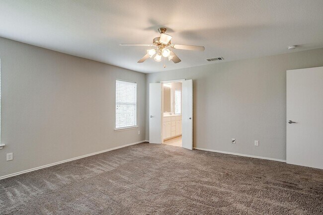 Building Photo - Large 4 Bedroom 3.5 Bathroom- Eagle Mounta...