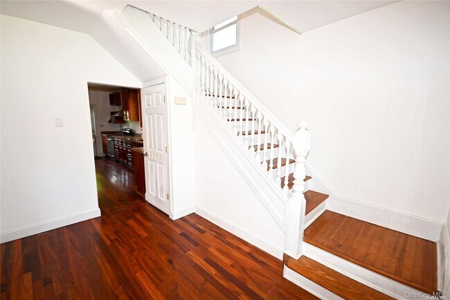 Building Photo - 21 Arrandale Ave