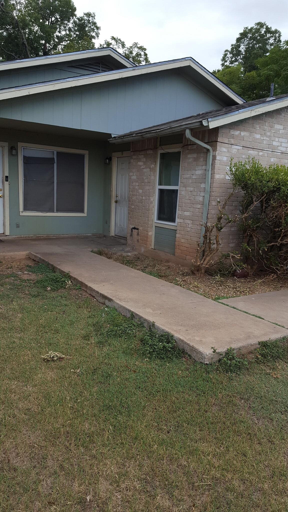 Front of Duplex - 902-B Bret Ln