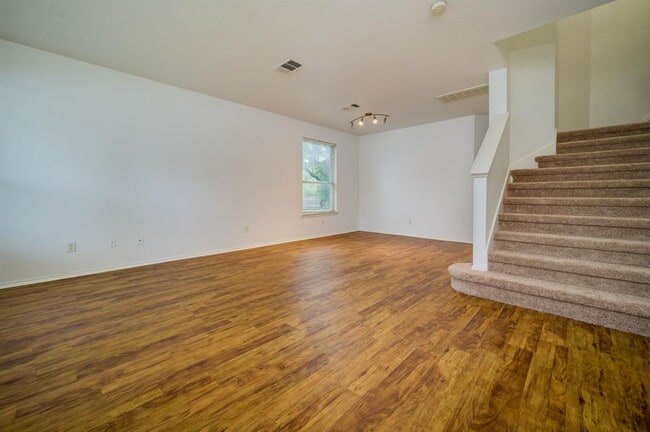 Building Photo - 1112 Sundrop Pl
