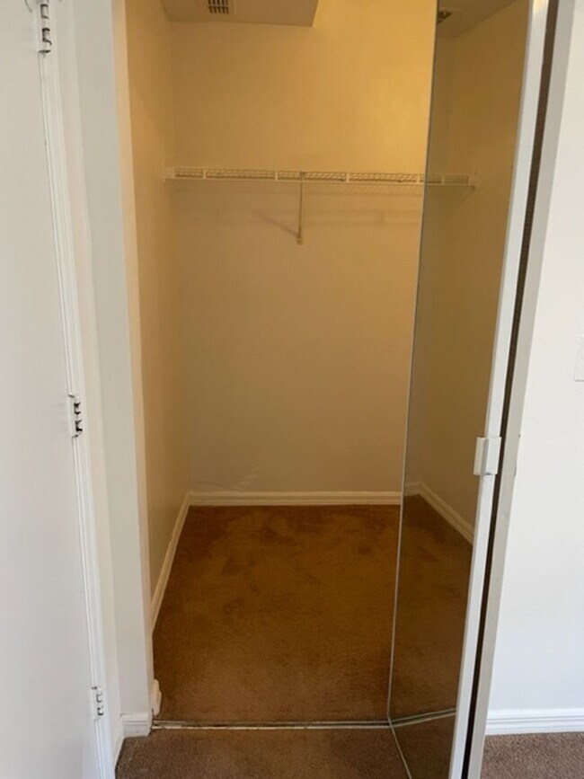 Building Photo - Luxury property. One bedroom condo