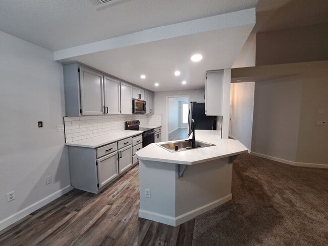 Building Photo - Absolutely Stunning Home in Browns Valley!