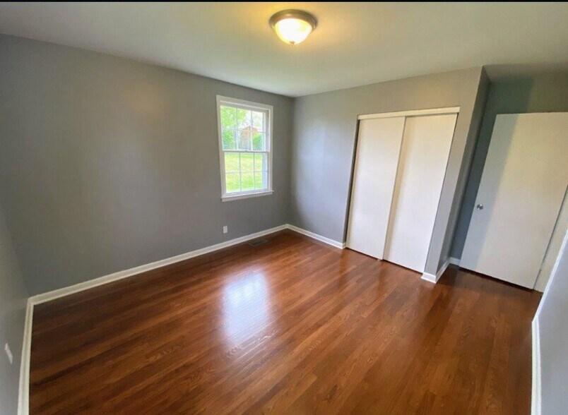 Building Photo - 218 Walcott Dr
