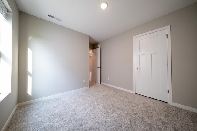 Building Photo - 15083 Athgoe Dr