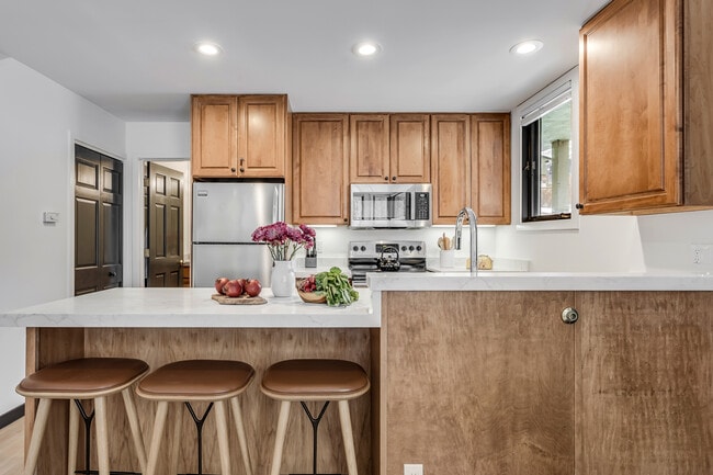 Building Photo - 135 Carriage Way