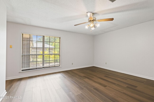 Building Photo - 116 Longfellow Dr
