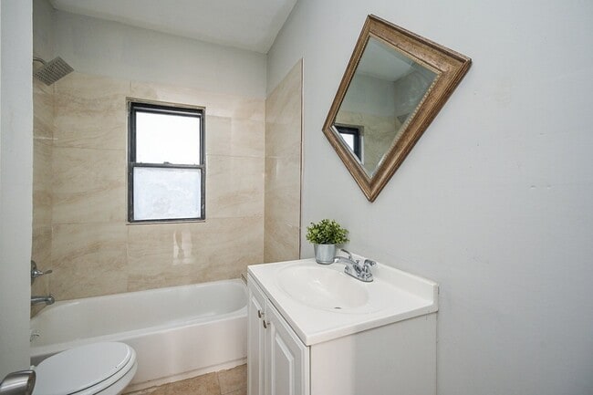 Building Photo - 1507 Laird St