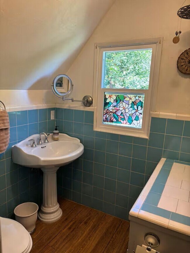 Building Photo - Vintage 5 bedroom Home with Three Car Garage