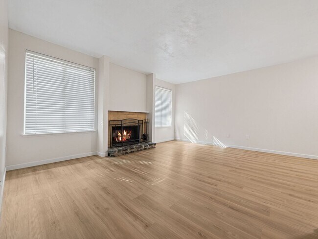 Building Photo - Completely Refreshed Head to Toe!