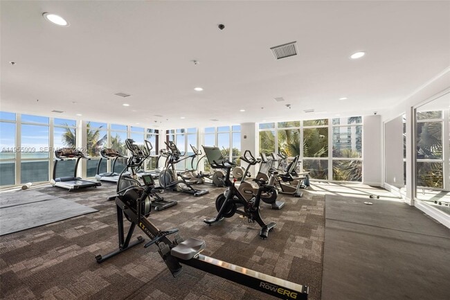 Building Photo - 1155 Brickell Bay Dr