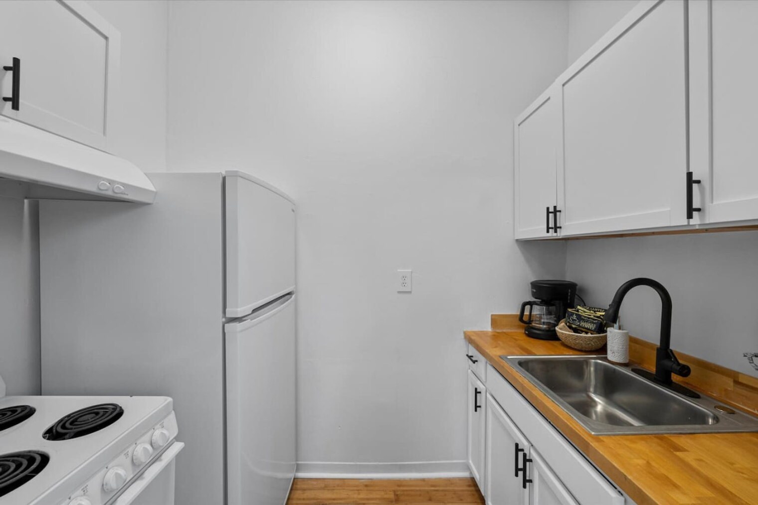 Building Photo - 240 Mccormick Pl