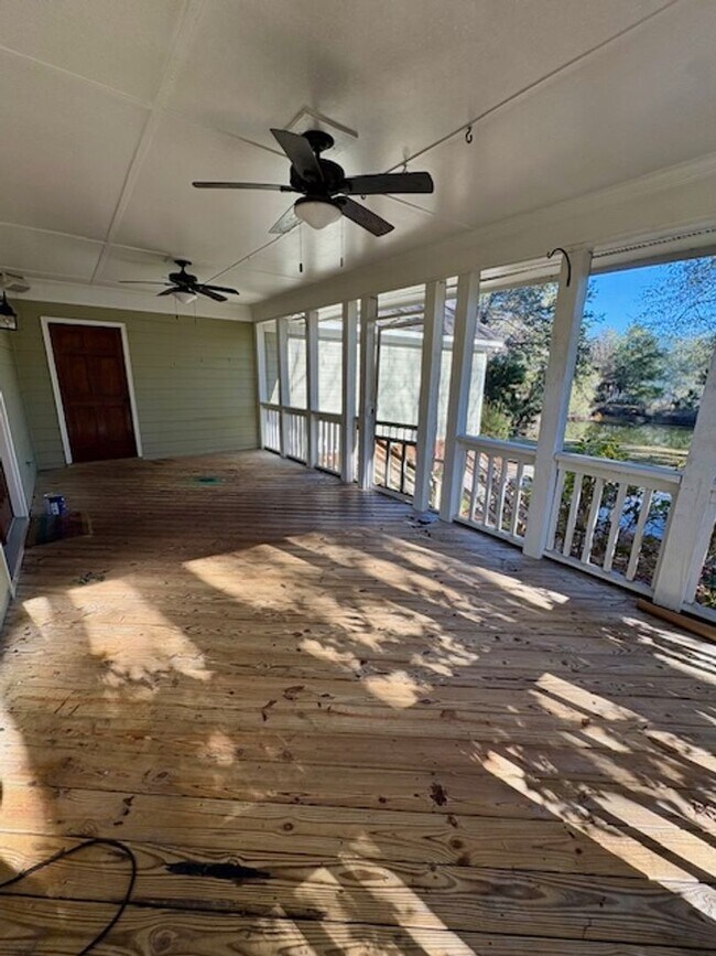 Building Photo - Spacious Five Bedroom Home in Mount Pleasant